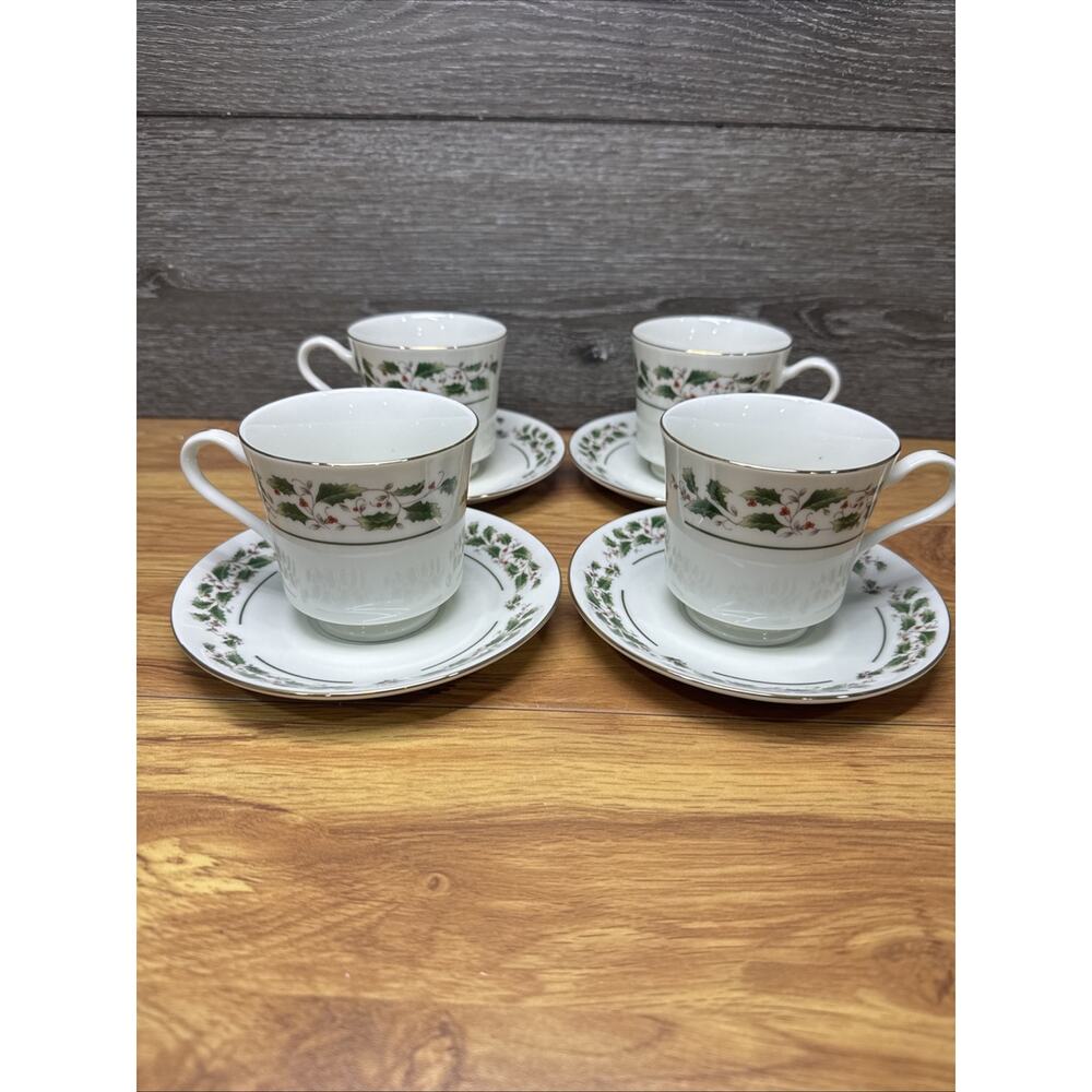Christmas Holly Fine China Japan Holly Berries Gold Band cup saucer Set of 4